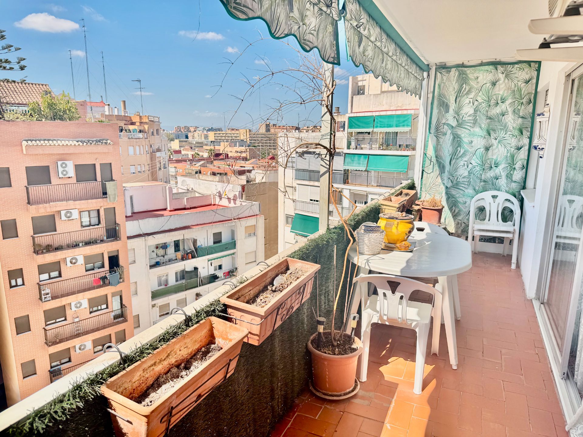 Terraza de Piso en venta en  Valencia Capital con Aire acondicionado, Amueblado y Balcón