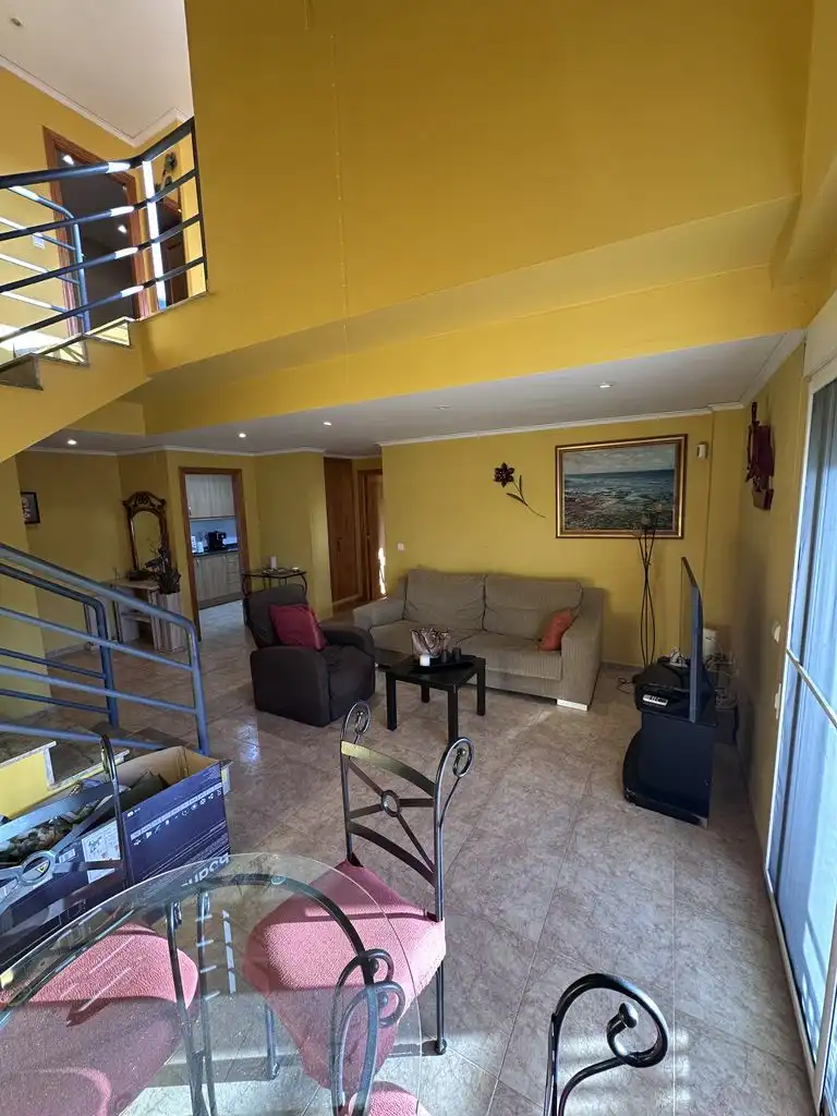 Sala d'estar de Àtic de lloguer en Canet d'En Berenguer