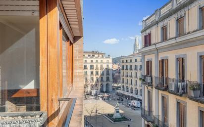 Exterior view of Flat for sale in Girona Capital  with Air Conditioner, Heating and Balcony