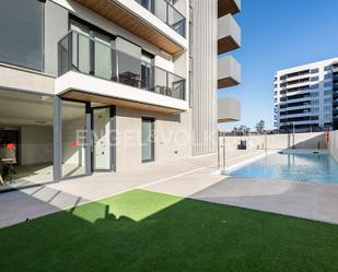 Swimming pool of Flat for sale in  Valencia Capital  with Air Conditioner, Terrace and Swimming Pool