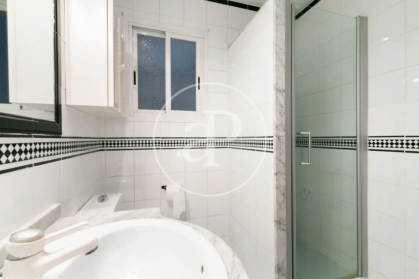 Baño de Piso de alquiler en Barcelona con Aire acondicionado, Calefacción y Terraza