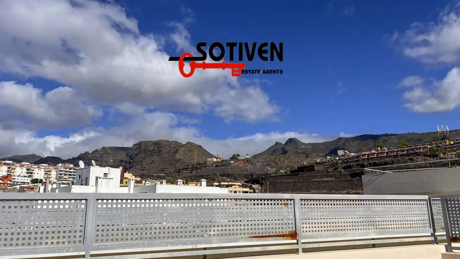 Vista exterior de Apartamento en venta en Santiago del Teide con Terraza, Balcón y Piscina comunitaria