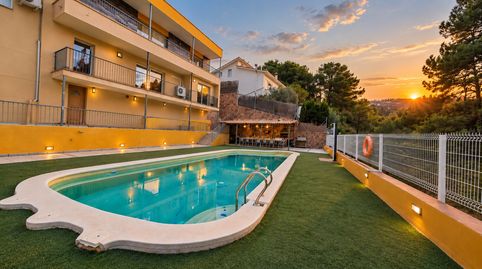 Exclusiva villa con piscina y jardín privado cerca de Sitges