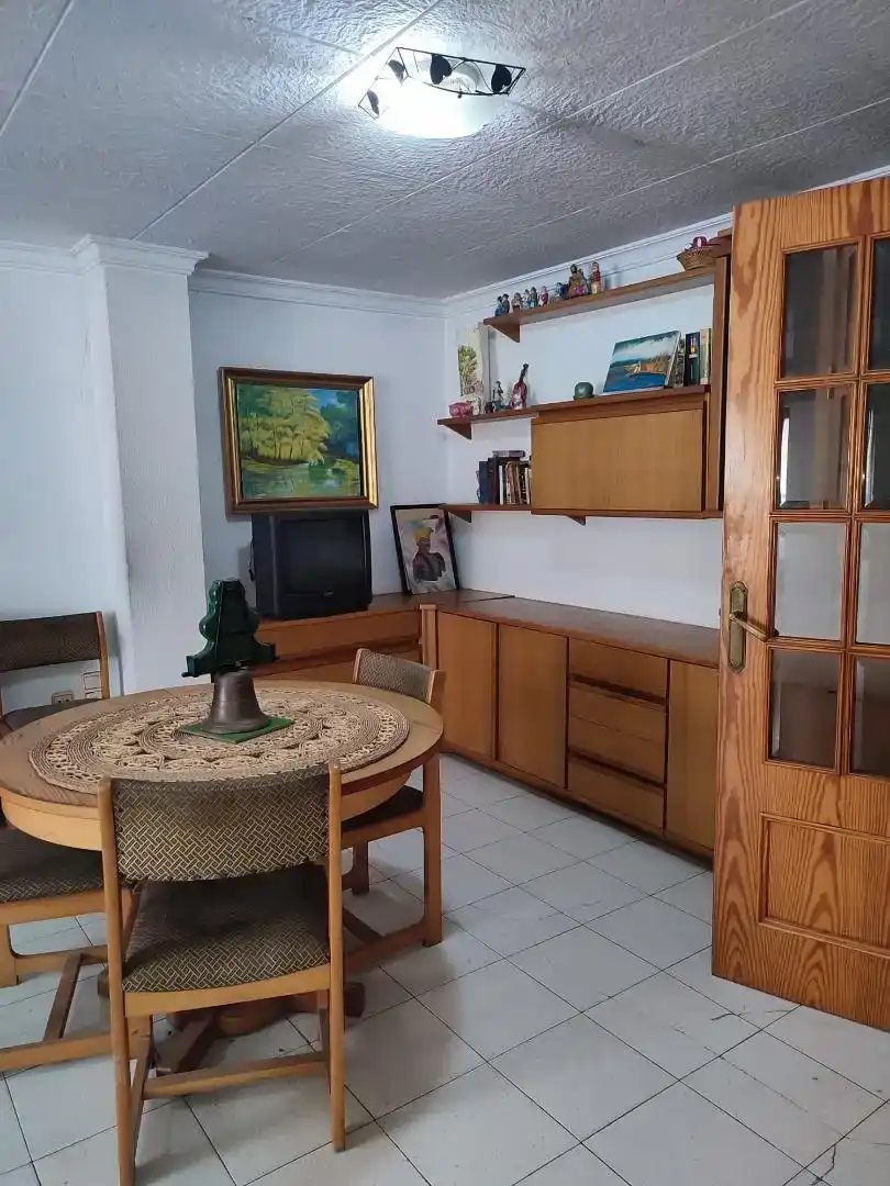 Sala d'estar de Casa adosada en venda en Chella amb Aire condicionat, Traster i Balcó