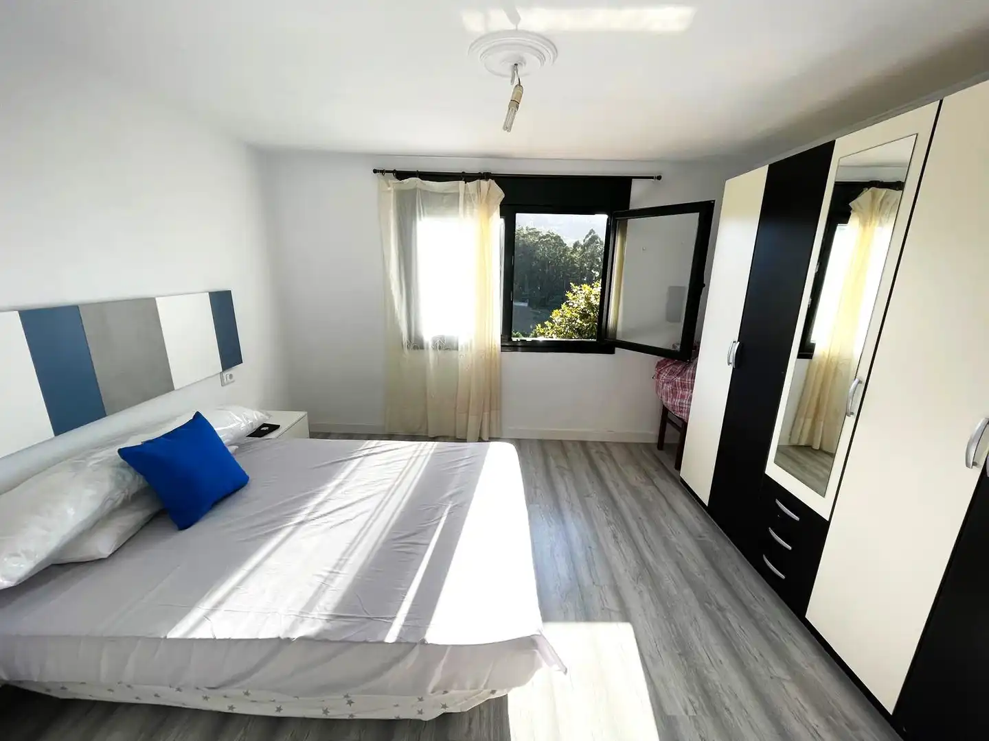 Habitación de Casa o chalet en venta en Valdoviño con Jardín privado, Terraza y Amueblado