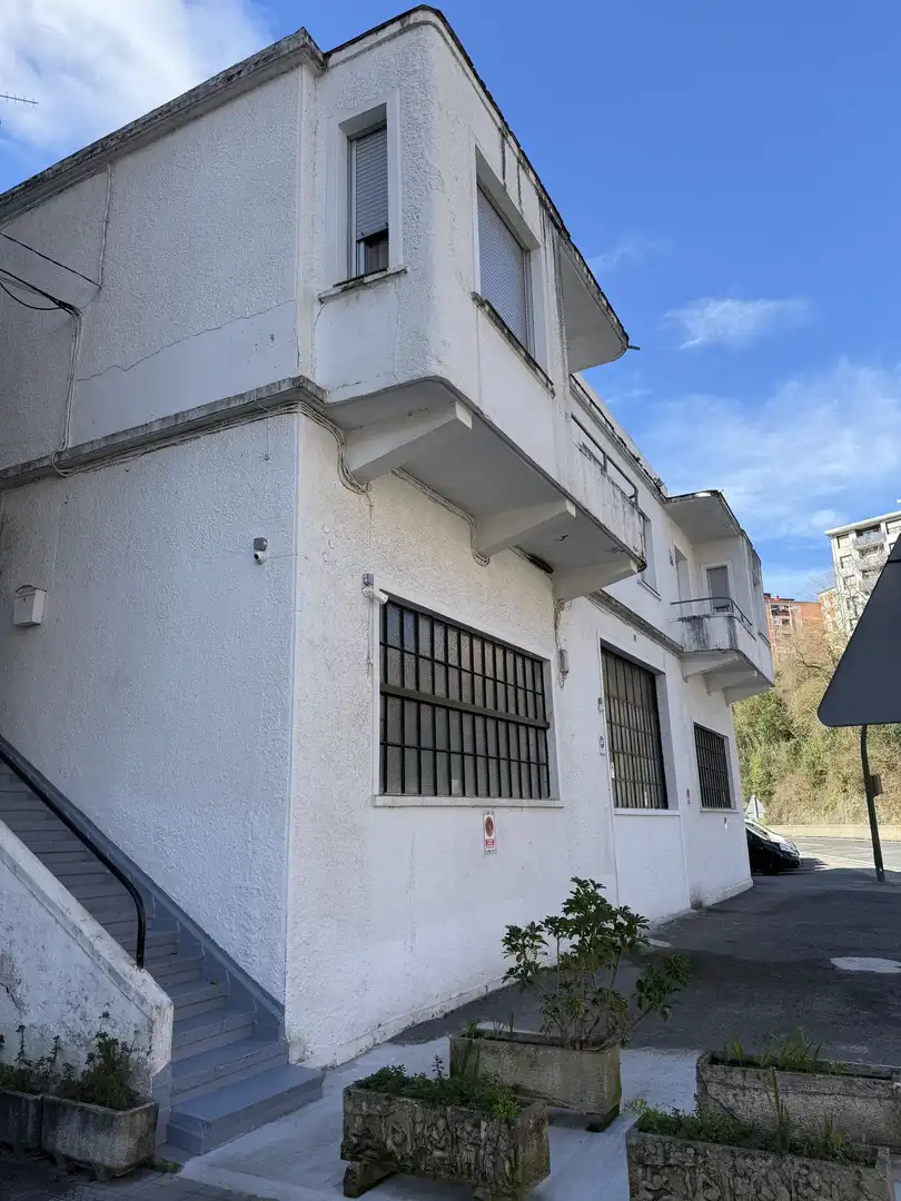 Vista exterior de Pis en venda en Galdakao amb Calefacció, Terrassa i Traster