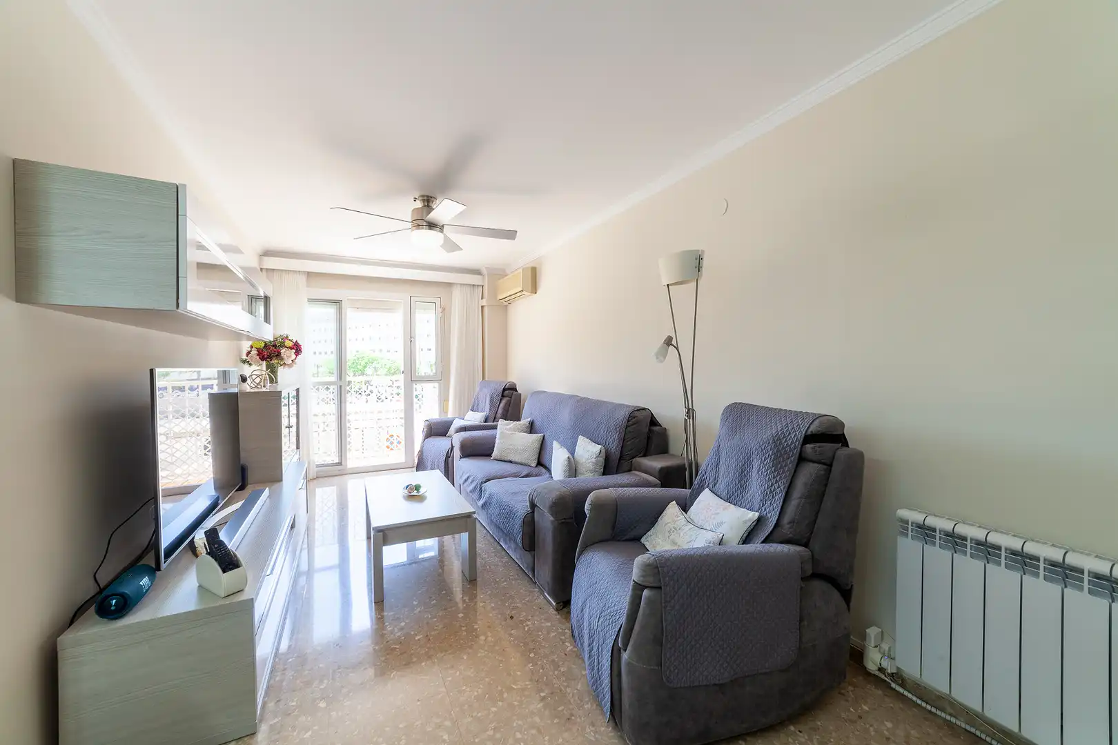 Living room of Flat for sale in Manises  with Air Conditioner, Heating and Oven