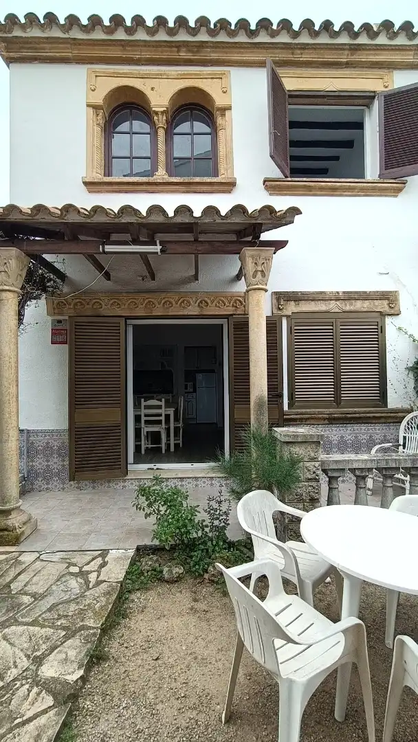 Vista exterior de Casa adosada en venda en Cambrils amb Aire condicionat, Calefacció i Jardí privat