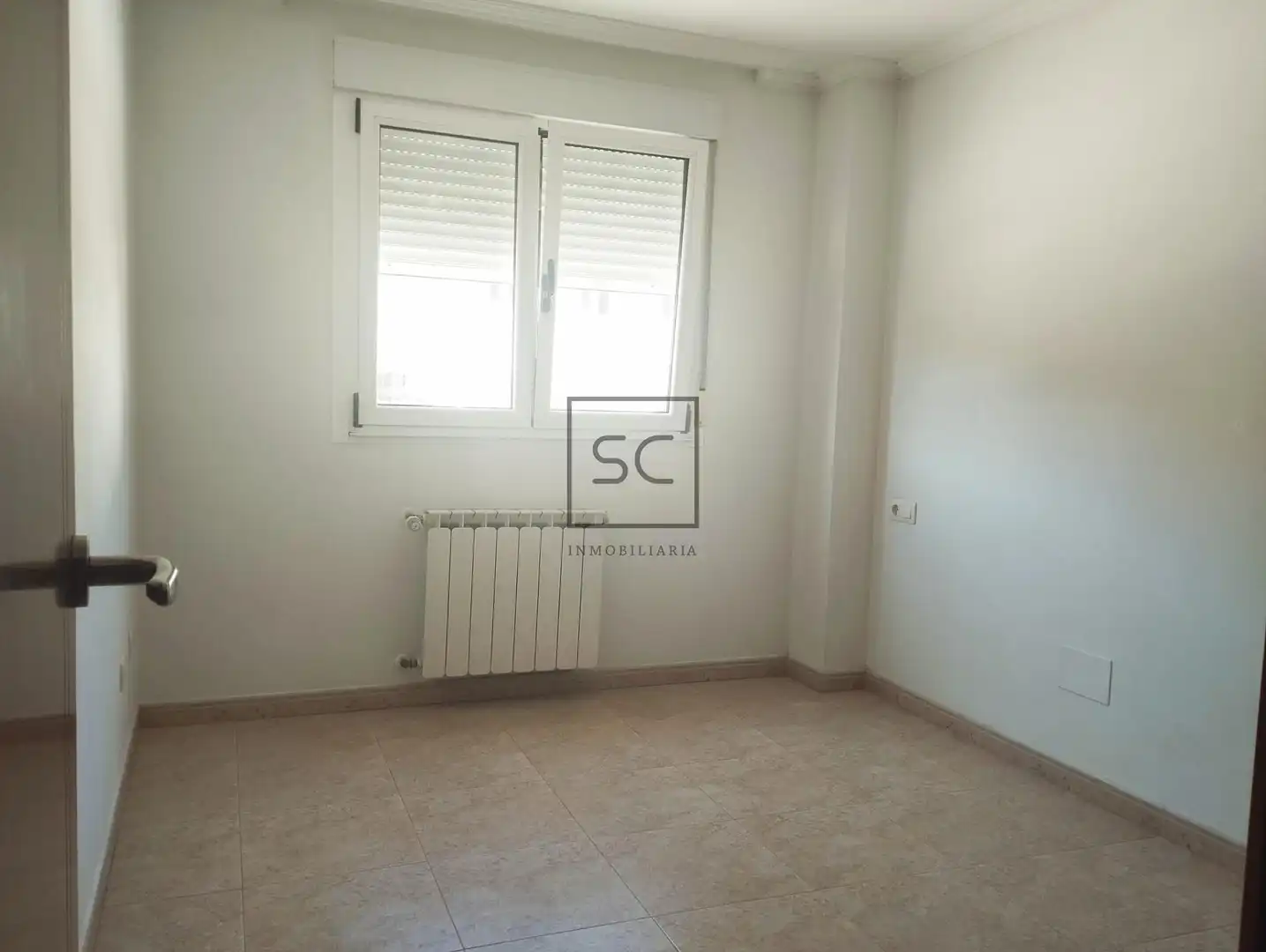 Schlafzimmer von Wohnung zur Miete in Narón mit Heizung und Balkon