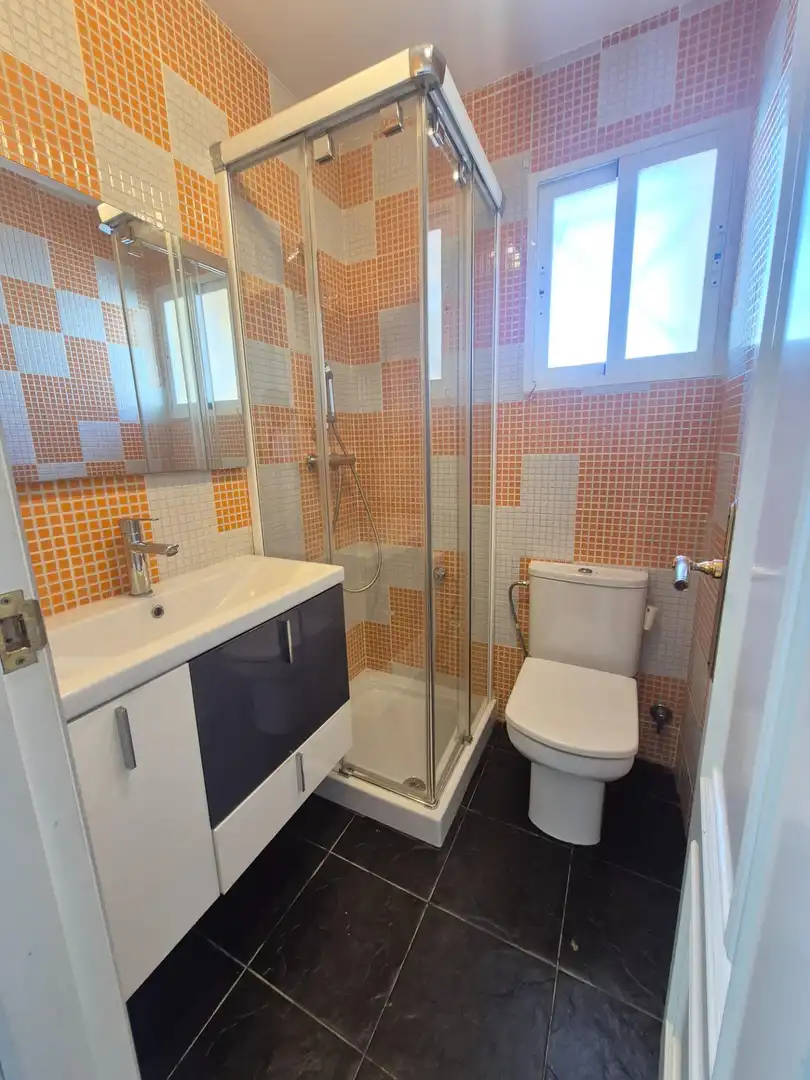 Baño de Casa adosada de alquiler en Manises con Aire acondicionado, Terraza y Amueblado