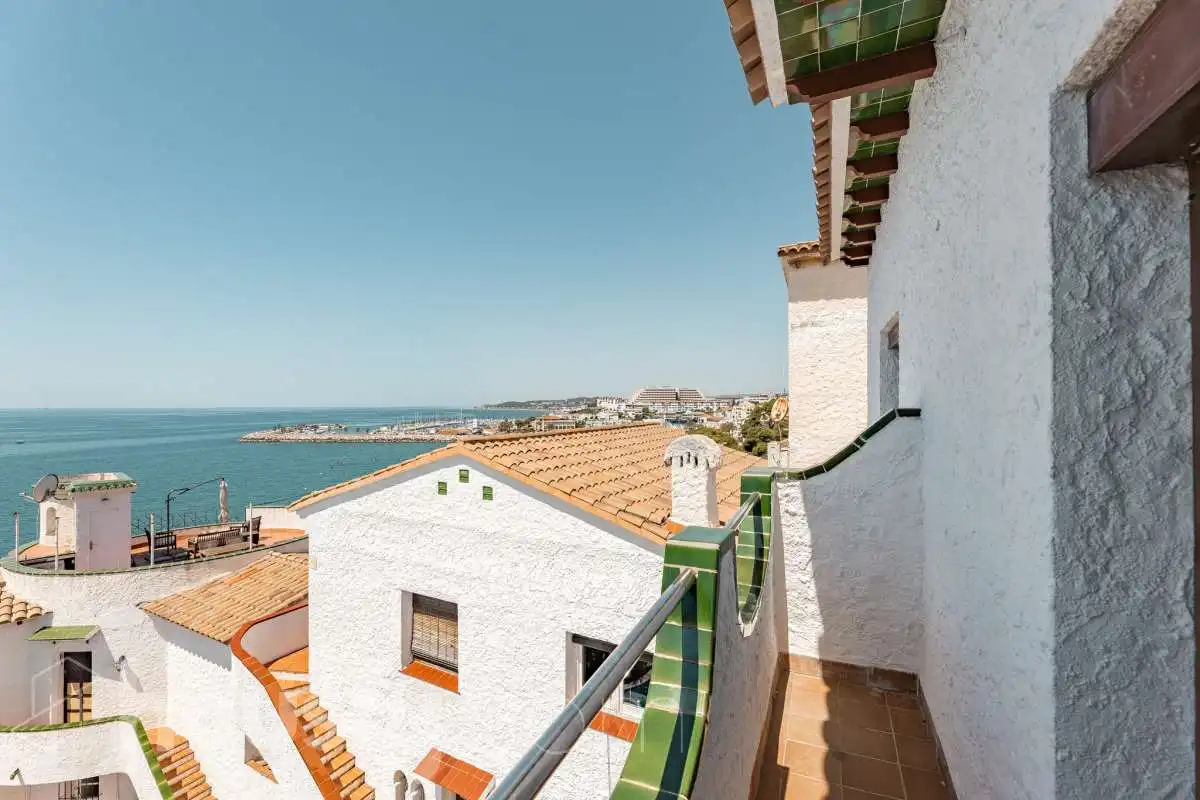 Terraza de Piso en venta en Sitges con Trastero, Amueblado y Piscina comunitaria