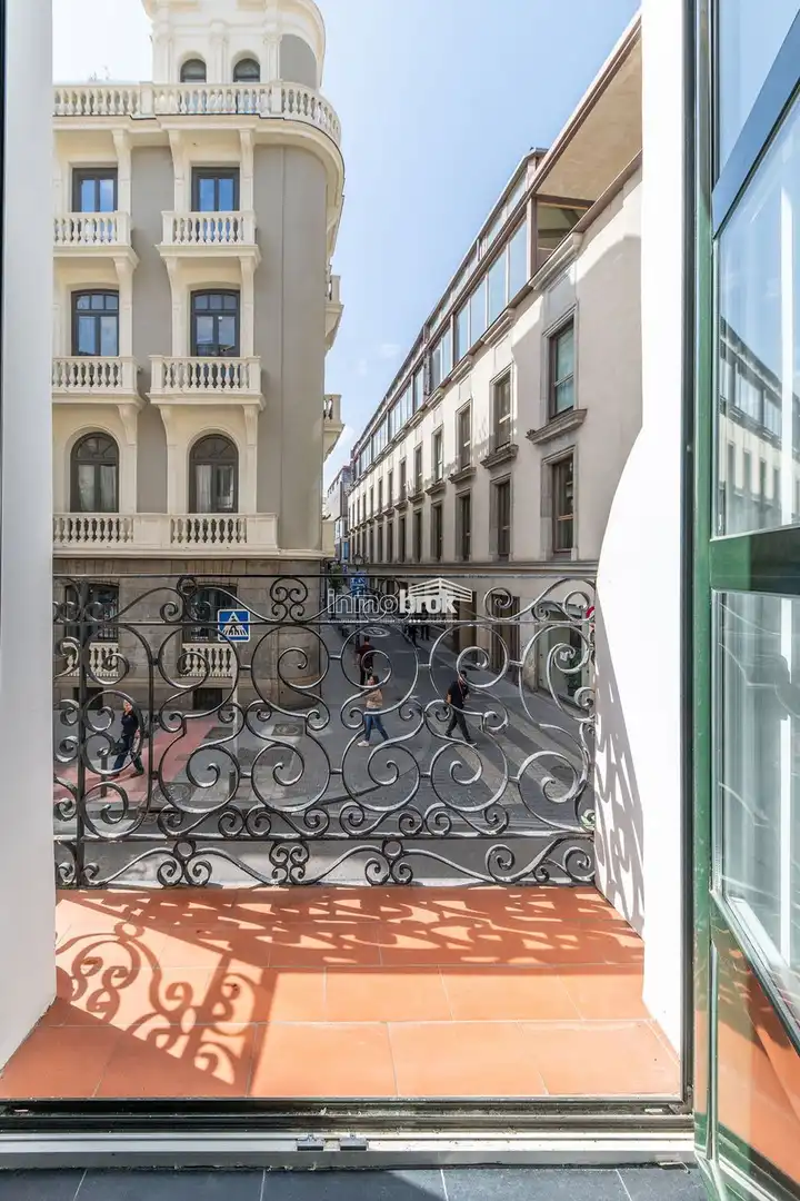Vista exterior de Pis en venda en Madrid amb Aire condicionat, Terrassa i Moblat