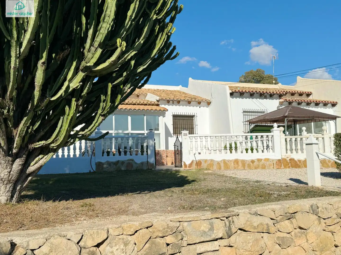 Exterior view of Detached homes for rent in El Campello  with Air Conditioner, Private garden and Terrace