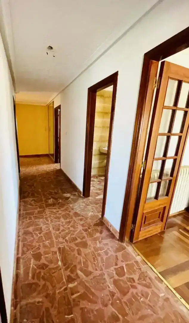 Casa adosada en venda en La Bañeza  amb Traster