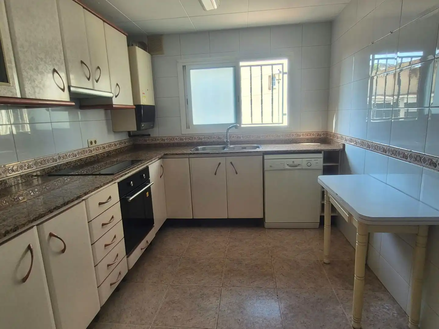 Cocina de Casa adosada en venta en Castellet i la Gornal con Calefacción