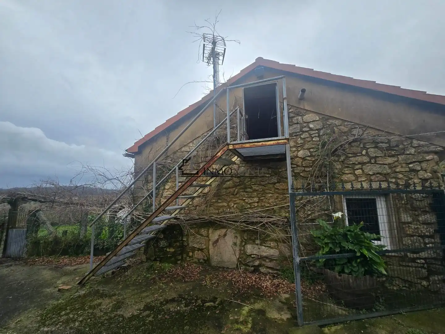 Vista exterior de Casa o xalet en venda en Moraña amb Jardí privat