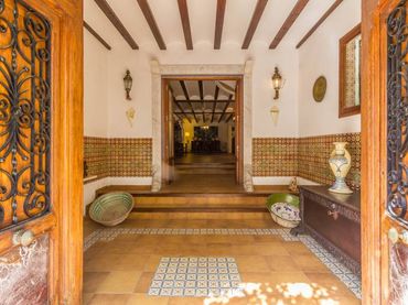 Casa rustica con balcone in vendita a Plaza DOCTOR ANTOLI CANDELA