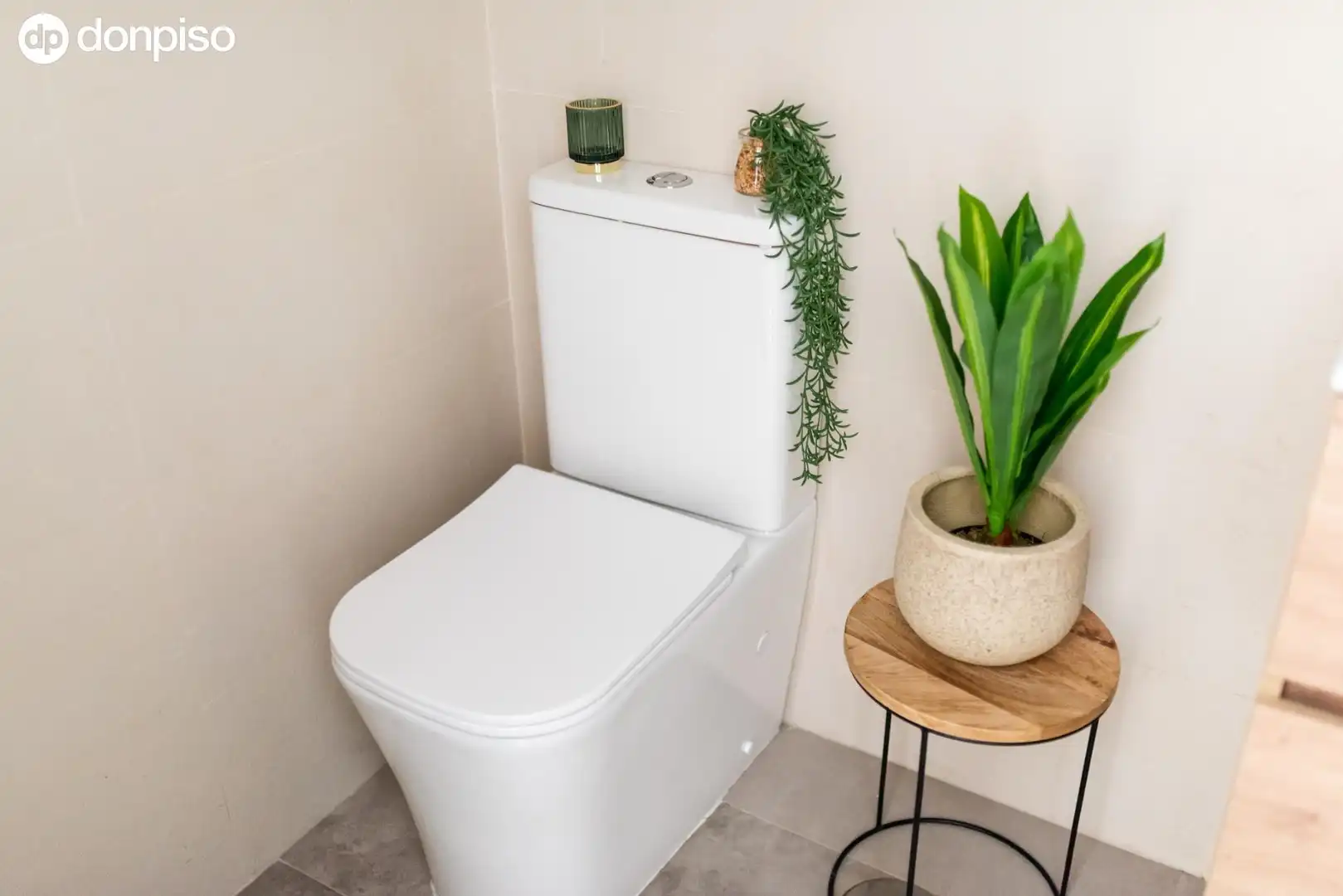 Baño de Estudio en venta en Granada con Aire acondicionado, Calefacción y Amueblado