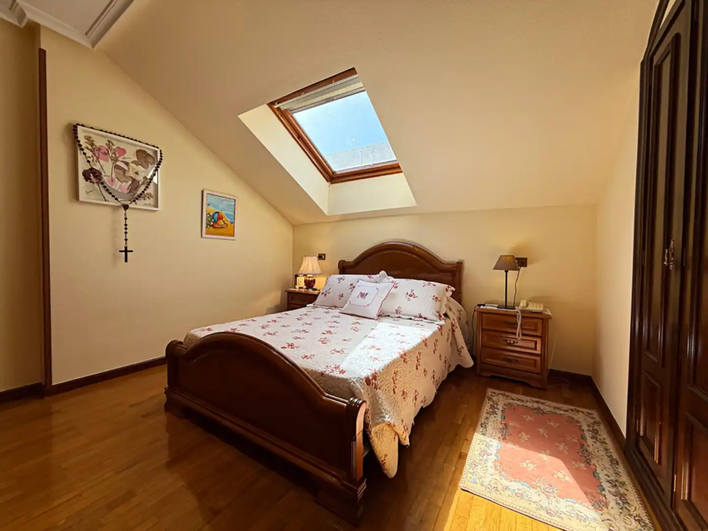 Habitación de Casa adosada en venta en Oviedo  con Calefacción, Jardín privado y Parquet