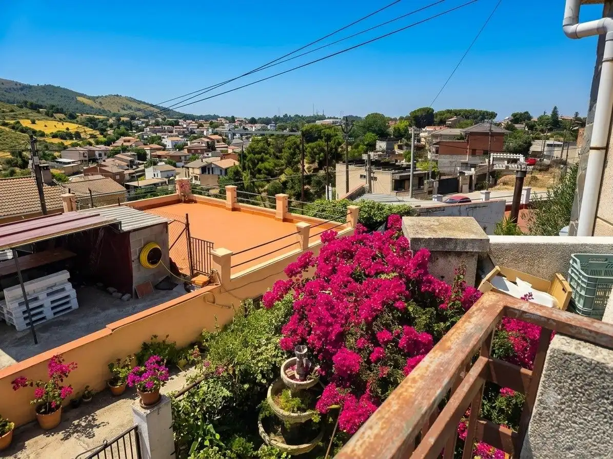 Vista exterior de Edificio en venta en Terrassa