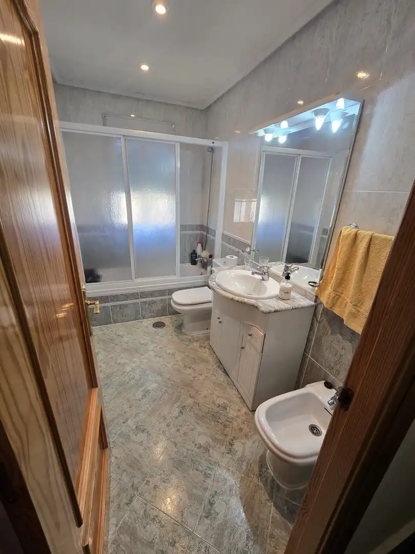Badezimmer von Haus oder Chalet zum Verkauf in Yuncos mit Klimaanlage