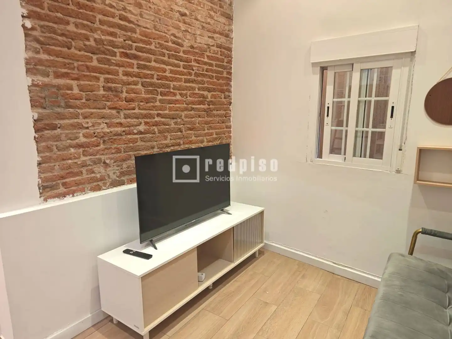 Dormitori de Apartament de lloguer en Madrid amb Calefacció i Moblat