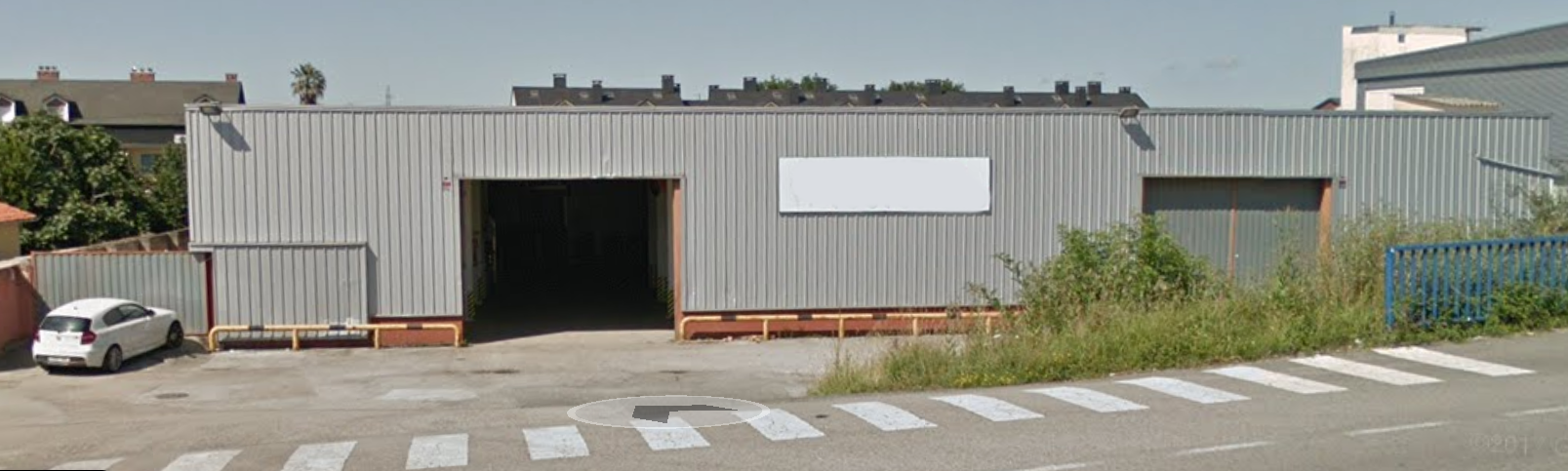 Vista exterior de Nau industrial en venda en Torrelavega 