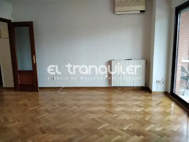 Wohnung zur Miete in Calle LOS PINOS, Prado Santo Domingo - Ensanche