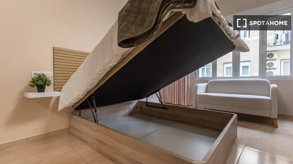 Habitación de Piso de alquiler en Granada con Aire acondicionado, Calefacción y Amueblado