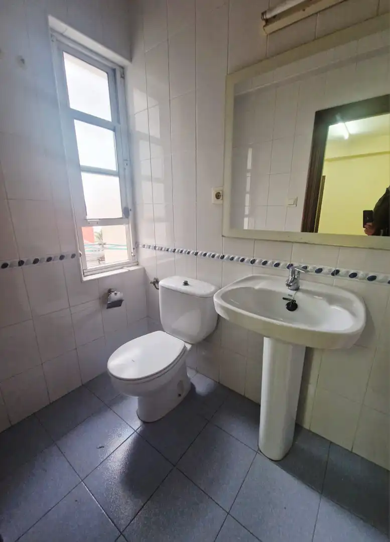 Baño de Piso en venta en Avilés con Calefacción, Parquet y Trastero