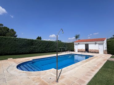 Maison avec piscine à vendre à Calle Mar Báltico 43