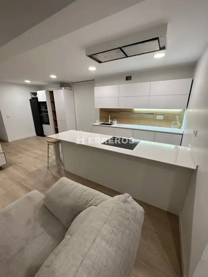Cuina de Apartament en venda en  Logroño amb Calefacció, Parquet i Moblat