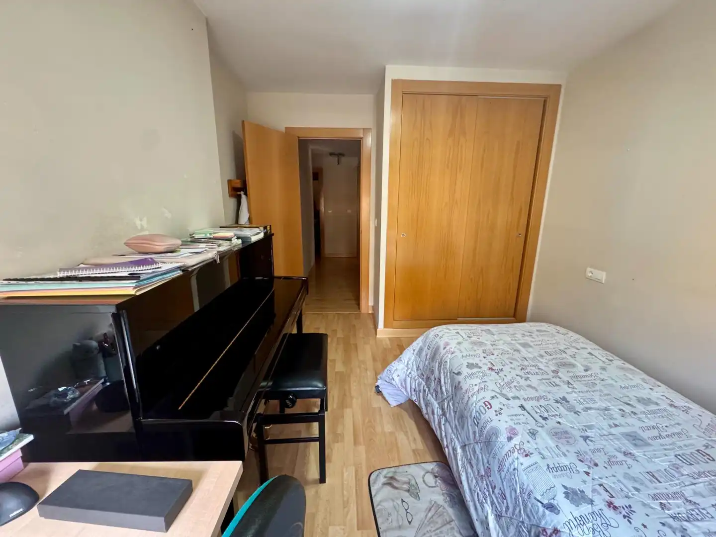 Dormitori de Pis de lloguer en Granada amb Aire condicionat, Calefacció i Terrassa