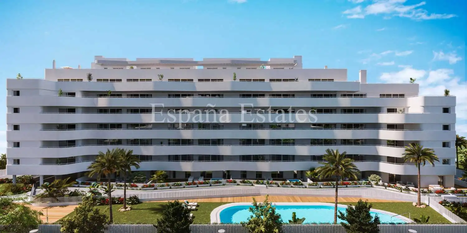 Vista exterior de Apartamento en venta en Vélez-Málaga con Piscina, Amueblado y Internet