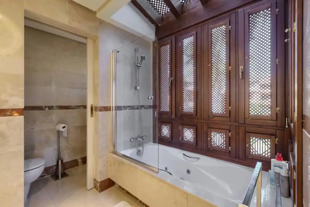 Bathroom of Apartments for rent in Marbella  with Air Conditioner, Terrace and Storage room