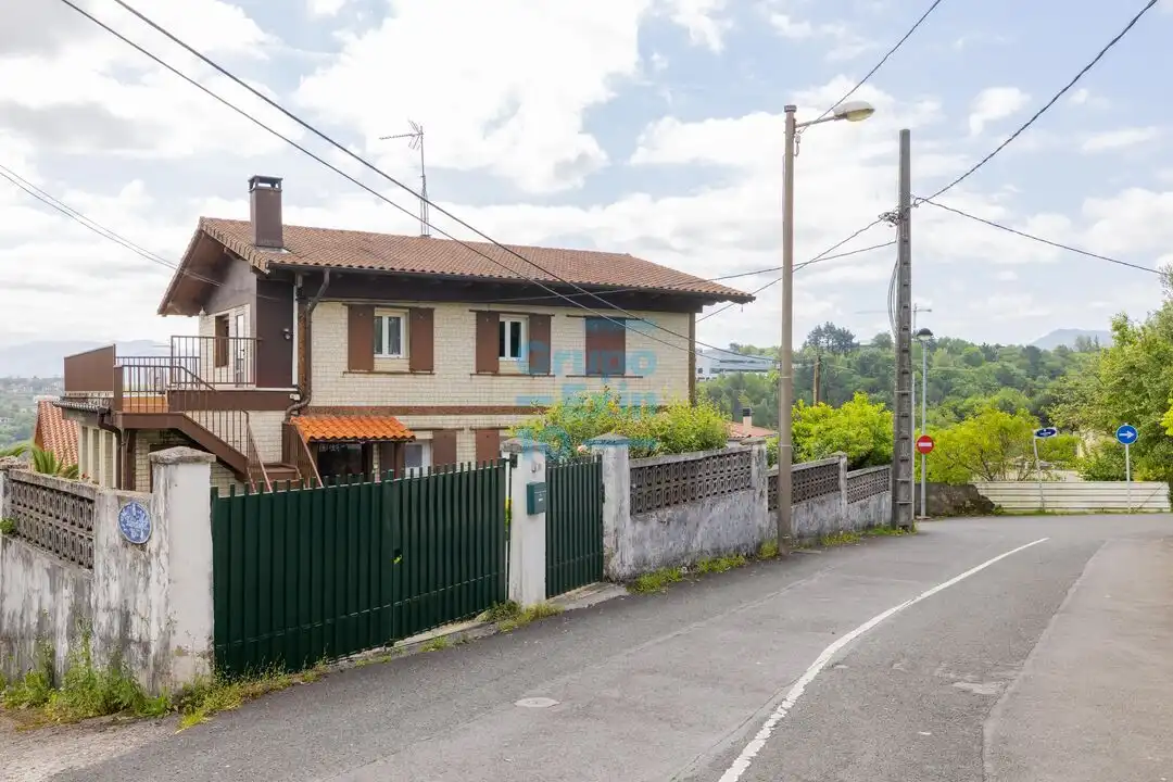 Vista exterior de Casa o chalet en venta en Donostia - San Sebastián  con Calefacción, Jardín privado y Terraza