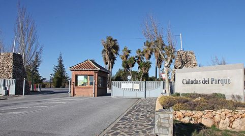 ESTUPENDA PARCELA EN URB.CAÑADAS DEL PARQUE, CON VISTA A 2 CALLES