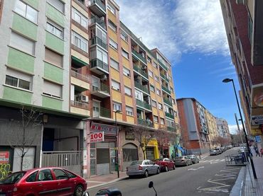 Local comercial en venda a Calle Mompeon Motos