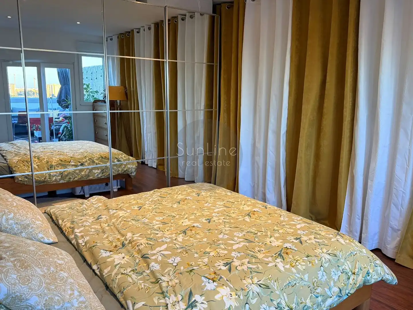 Habitación de Dúplex en venta en Valencia con Aire acondicionado, Terraza y Amueblado