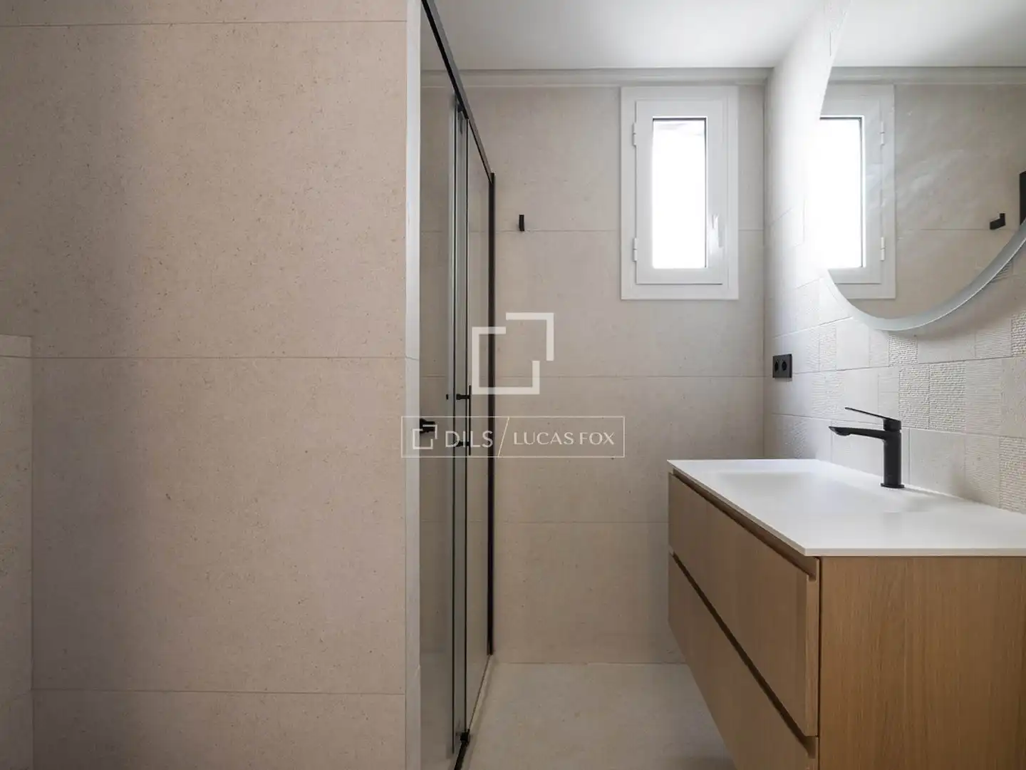 Bathroom of Flat for sale in Barcelona  with Air Conditioner, Heating and Parquet flooring