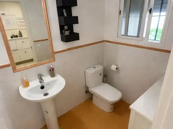 Bany de Casa adosada en venda en Ayamonte amb Aire condicionat, Calefacció i Jardí privat