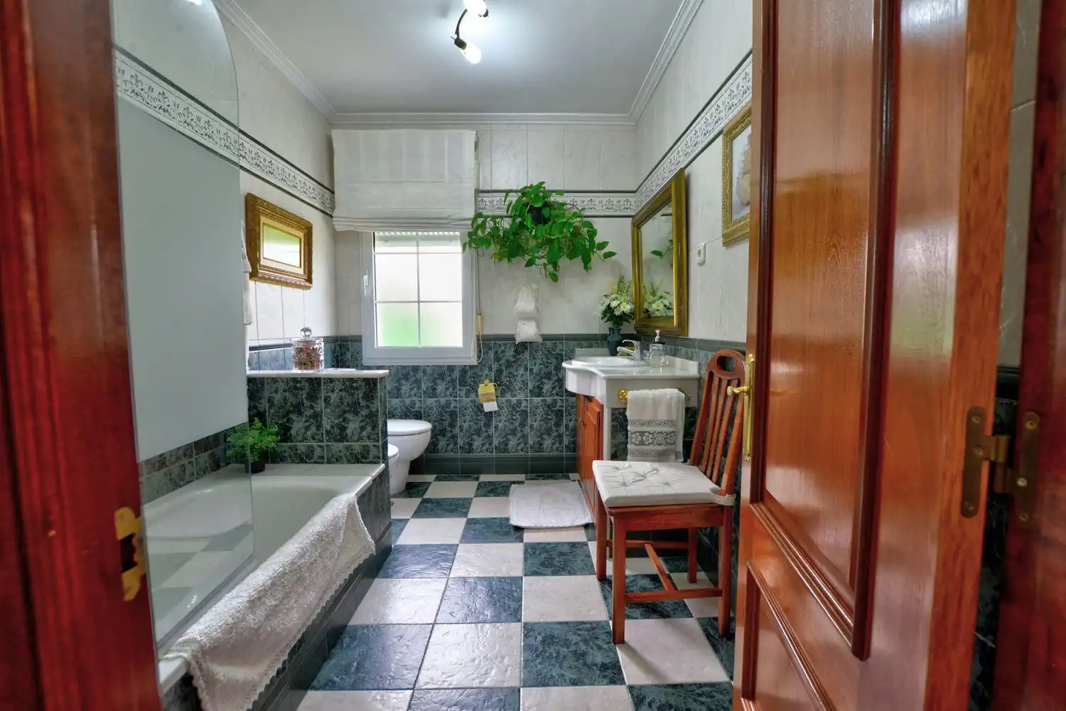 Baño de Casa o chalet en venta en Avilés con Calefacción, Terraza y Trastero