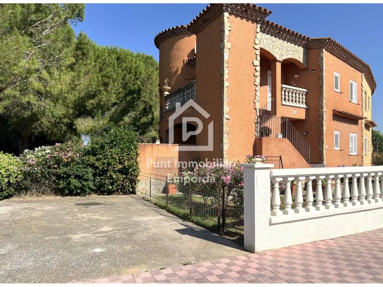 Vista exterior de Piso en venta en Torroella de Fluvià con Aire acondicionado, Terraza y Balcón