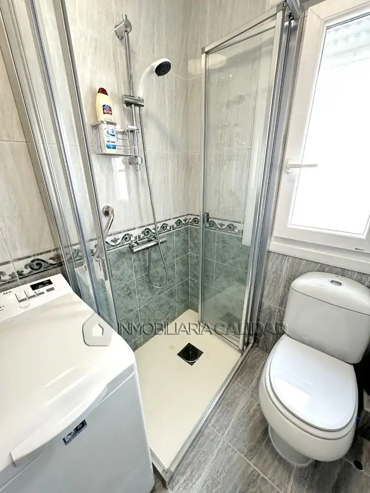 Baño de Piso de alquiler en Burgos con Calefacción y Amueblado