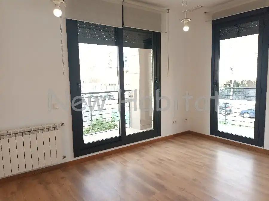 Habitación de Casa adosada en venta en Castellón de la Plana / Castelló de la Plana con Aire acondicionado, Jardín privado y Terraza