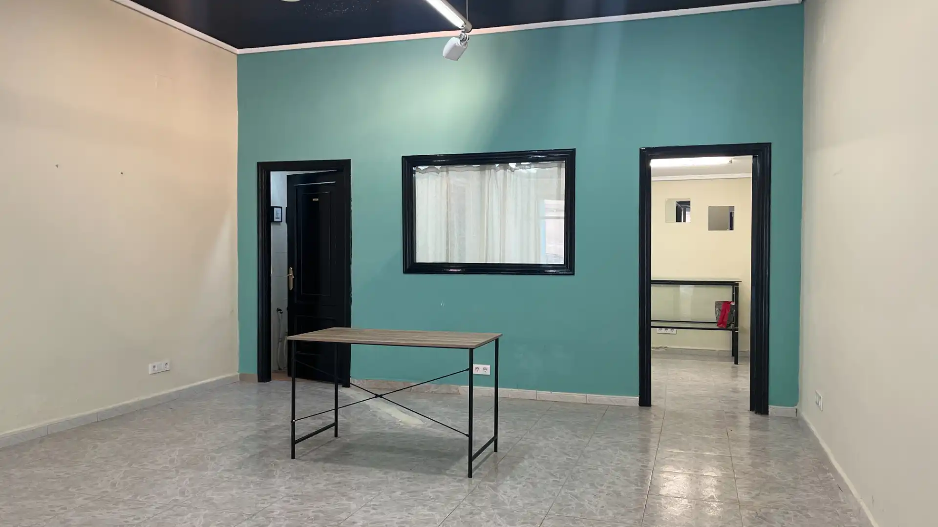 Commercial properties for rent in Albal  with Air Conditioner and Alarm