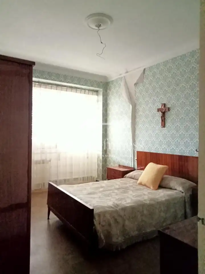 Habitación de Edificio en venta en Fene