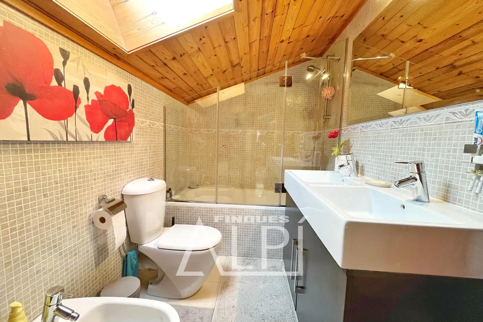 Bany de Casa adosada en venda en Fontanals de Cerdanya amb Calefacció, Parquet i Moblat