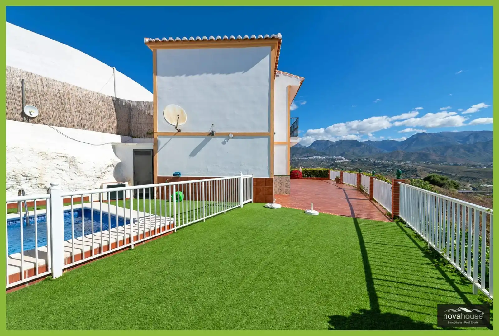Terraza de Finca rústica en venta en Nerja con Aire acondicionado, Trastero y Piscina