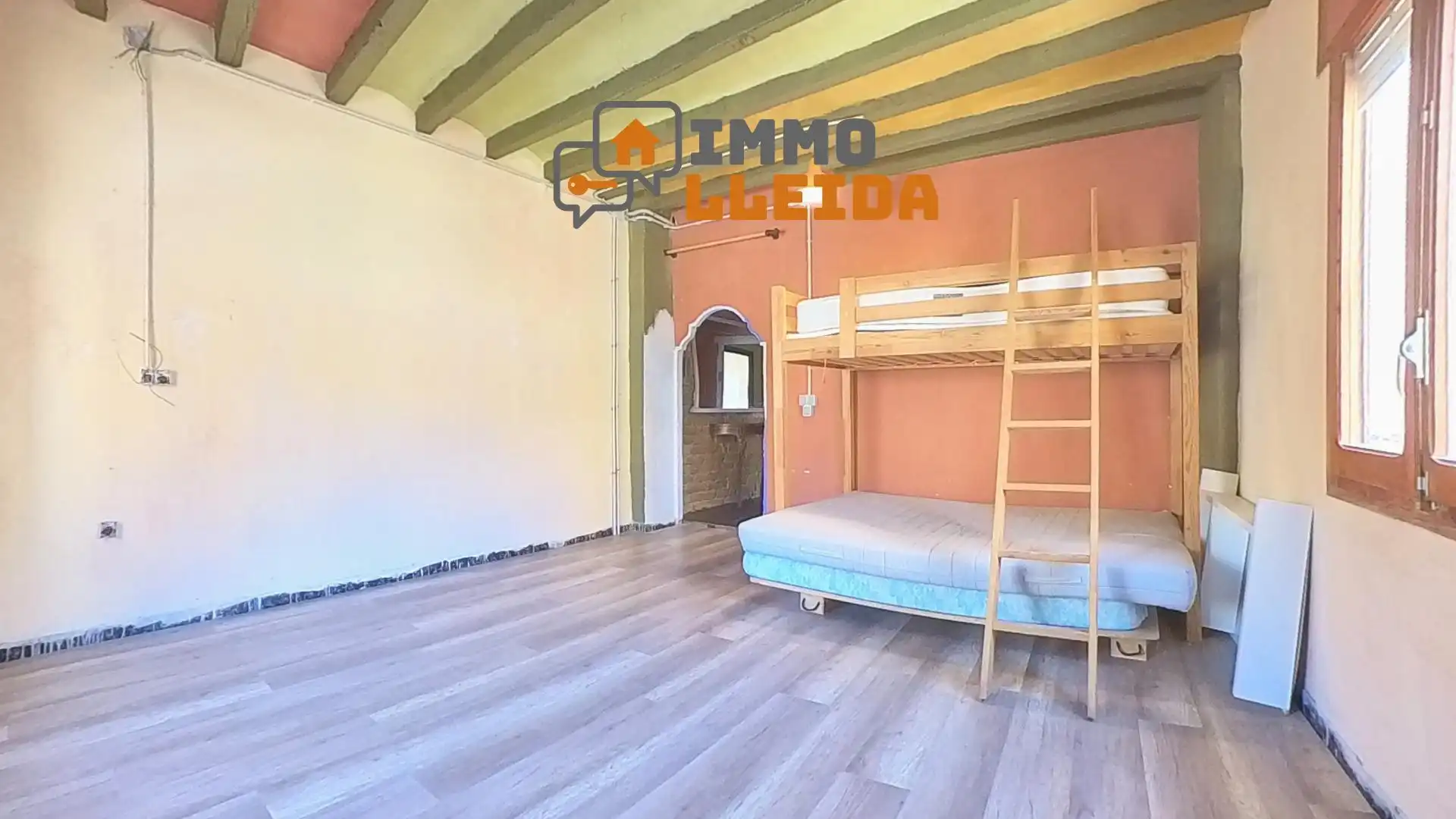 Habitación de Casa adosada en venta en Granyena de les Garrigues con Calefacción y Terraza